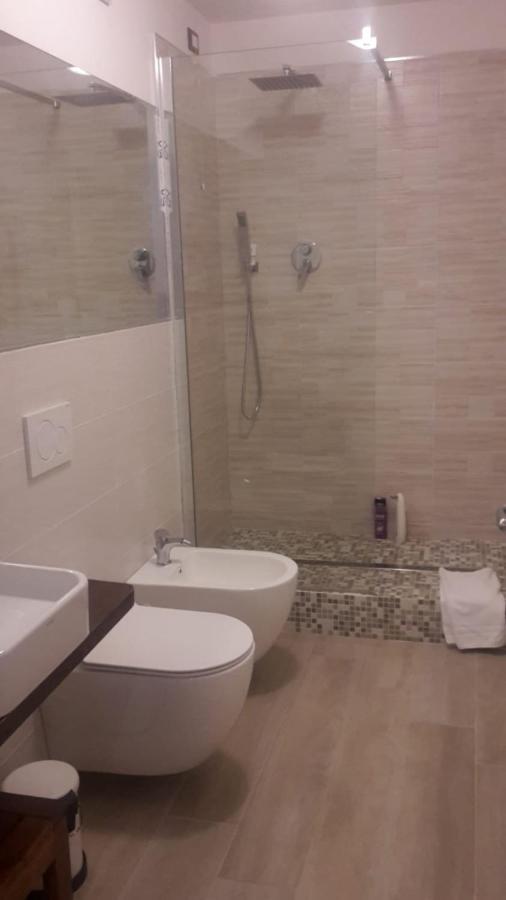 Brezza Marina Bed & Breakfast Marina Di Carrara Exterior photo