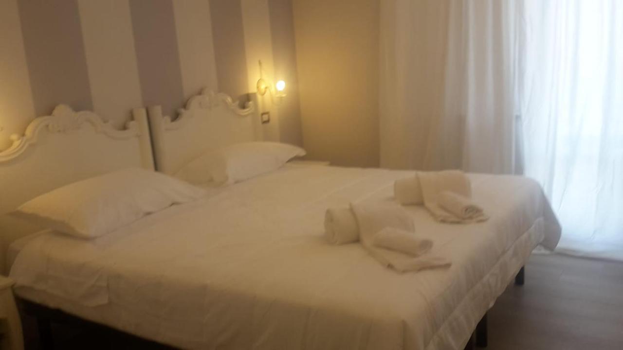 Brezza Marina Bed & Breakfast Marina Di Carrara Exterior photo