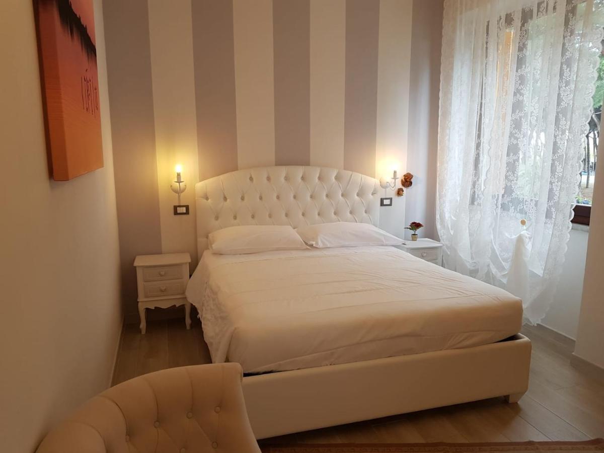 Brezza Marina Bed & Breakfast Marina Di Carrara Exterior photo