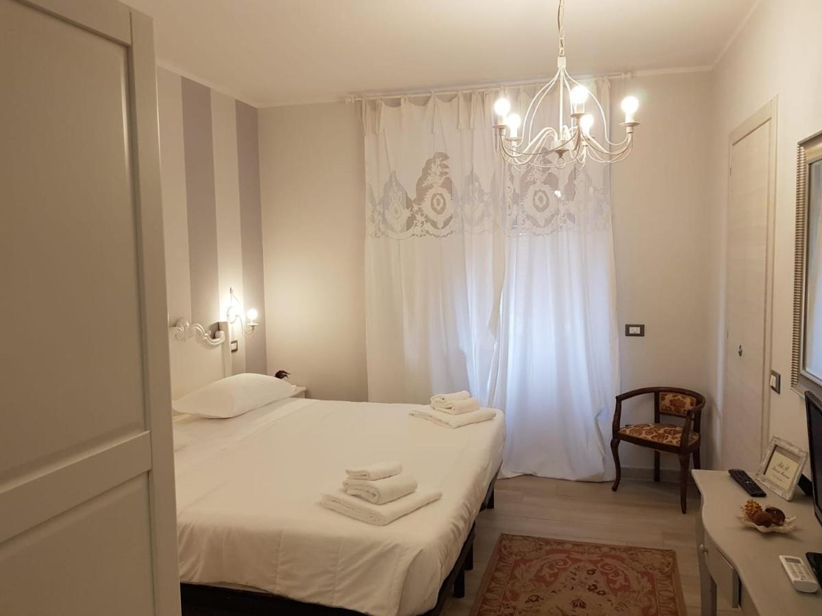 Brezza Marina Bed & Breakfast Marina Di Carrara Exterior photo